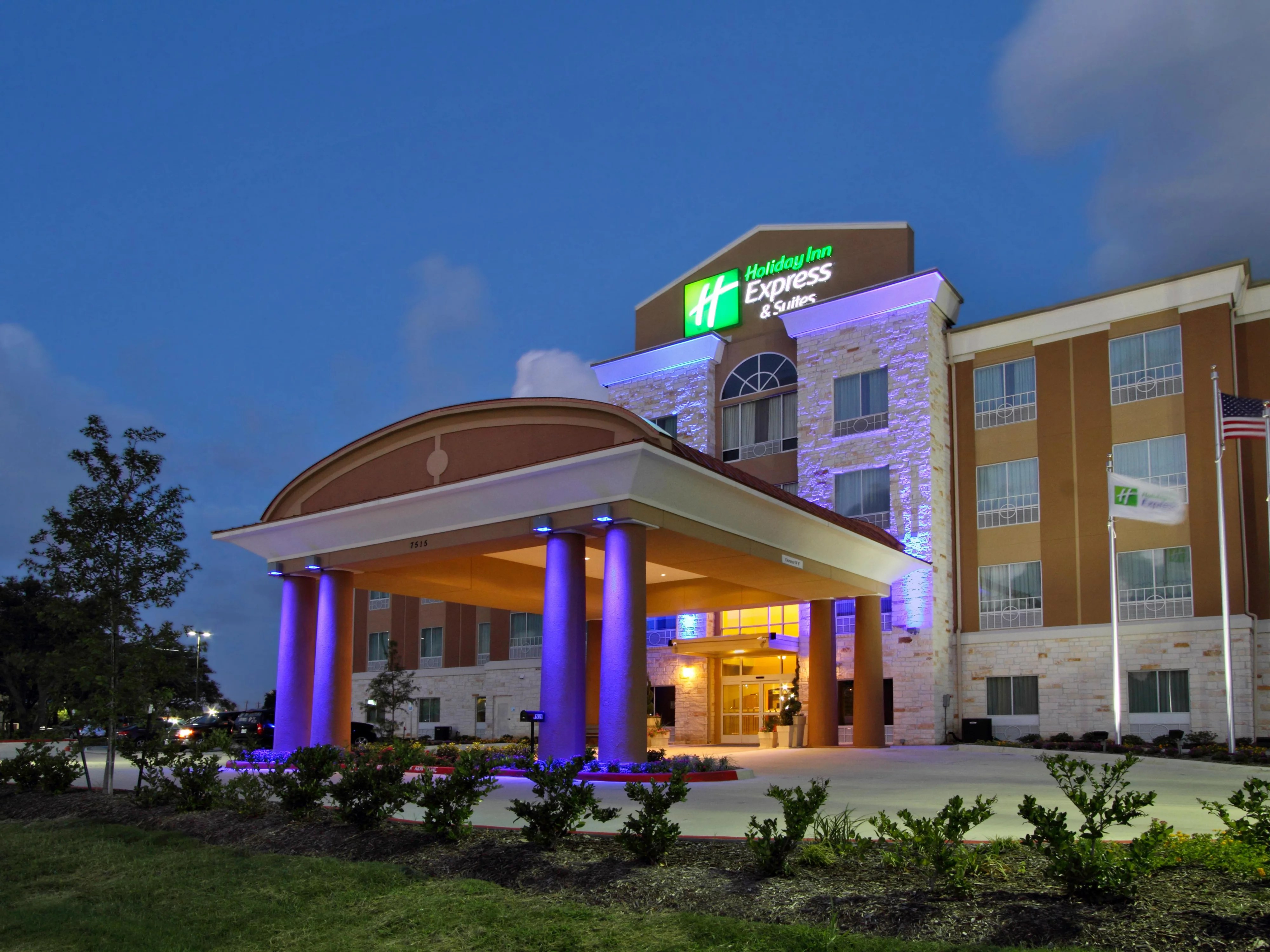 Font Tebal Instagram. Holiday Inn Express & Suites Houston East