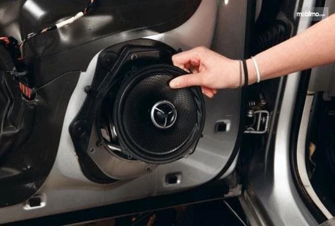 Cara Menyambungkan Speaker Aktif Ke Aki. √ 6 Cara Pasang Speaker Aktif di Mobil Apapun