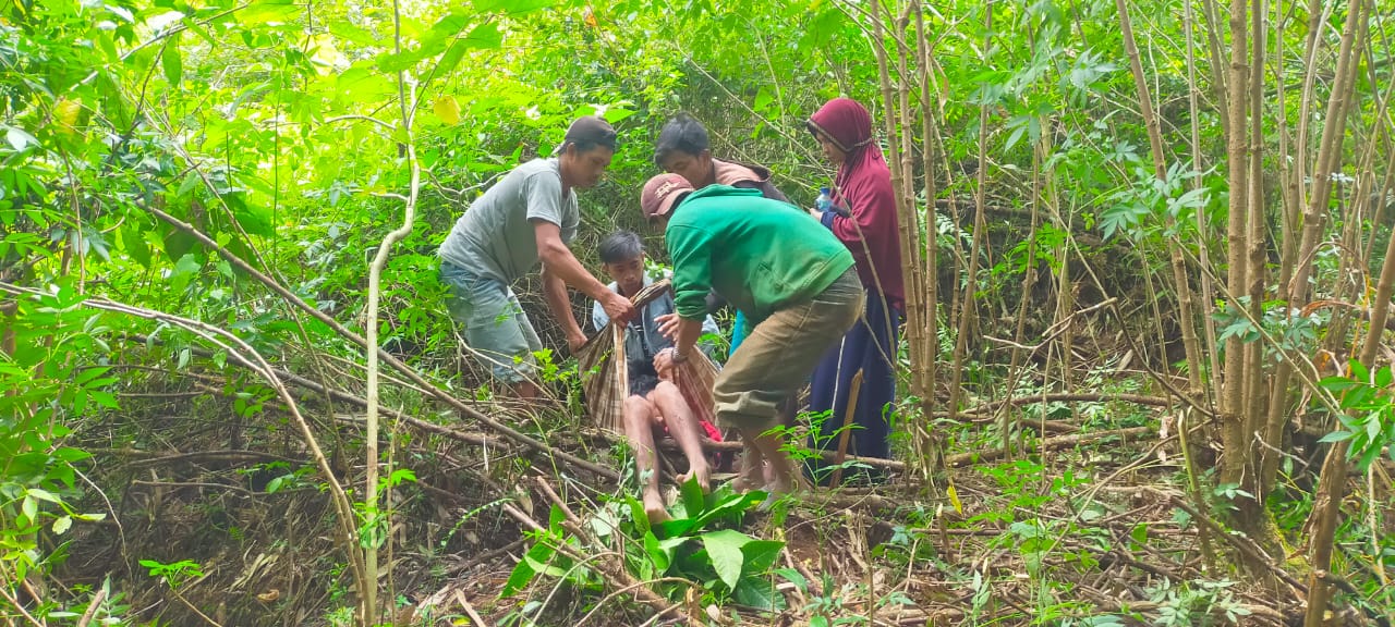 Mencari Akun Fb Dengan Nomor Telepon. Seorang Lelaki Di Temukan Dalam Hutan Dalam Keadaan Tak