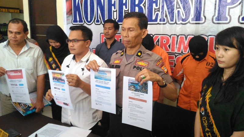 Mengambil Alih Admin Grup Facebook. Pelajar SMA Retas Grup Facebook dengan Ribuan Anggota, Lalu