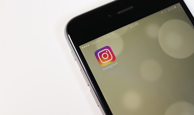 Cara Mengambil Story Facebook Orang Lain. Cara Menyimpan Efek di Instagram Story Orang lain