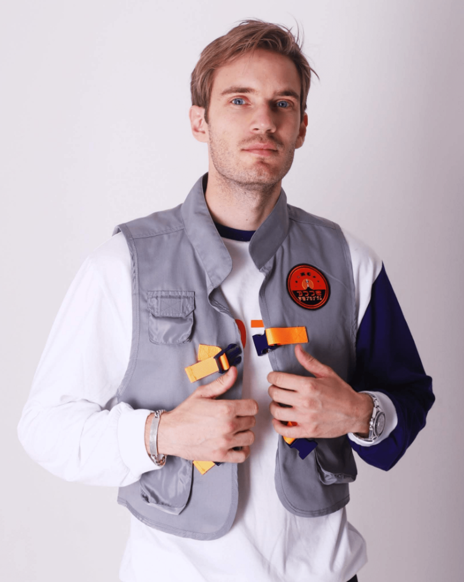 Cara Membuat Video Seperti Pewdiepie. PewDiePie dikontrak eksklusif YouTube siaran langsung