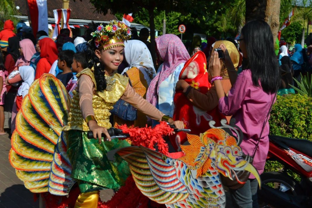 Cara Membuat Sepeda Hias Dari Kardus. Lima Tips Menghias Sepeda untuk Pawai Hari Kemerdekaan